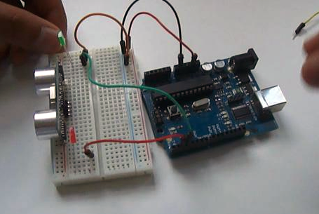 PING))) Ultrasonic Distance Sensor And Arduino.